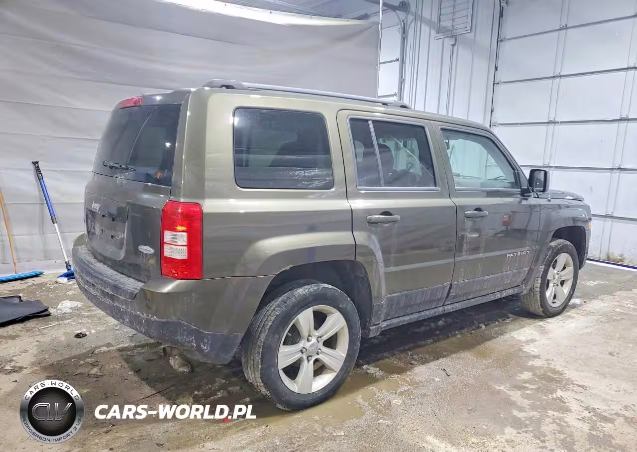 2015 Jeep Patriot Latitude VIN:1C4NJRFB4FD425755 - 3