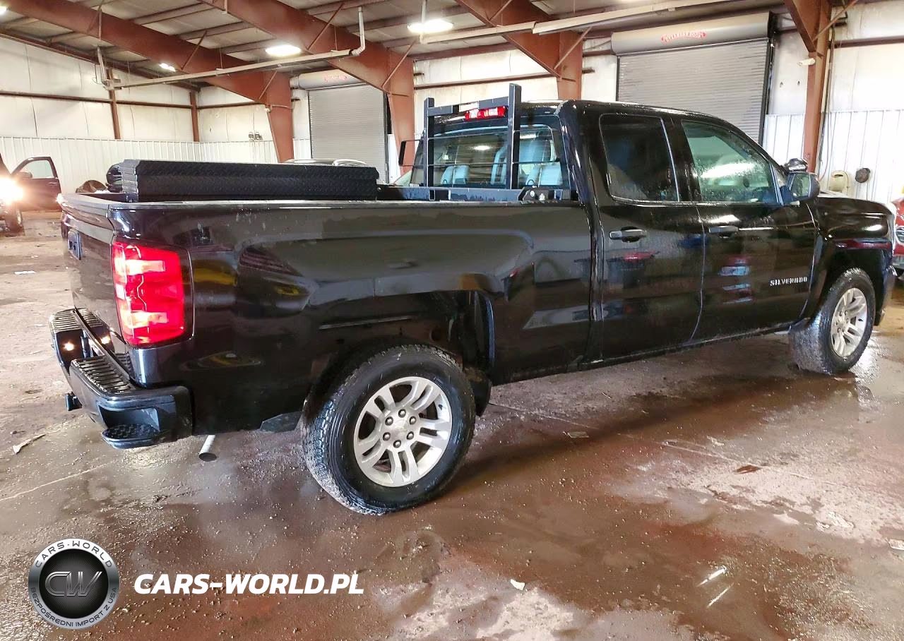 2018 Chevrolet Silverado K1500 VIN:1GCVKNEC5JZ343996 - 3