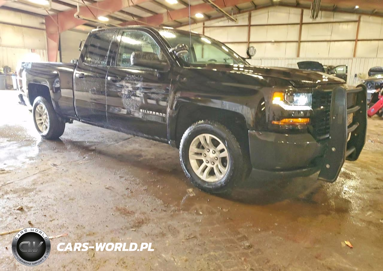 2018 Chevrolet Silverado K1500 VIN:1GCVKNEC5JZ343996 - 4