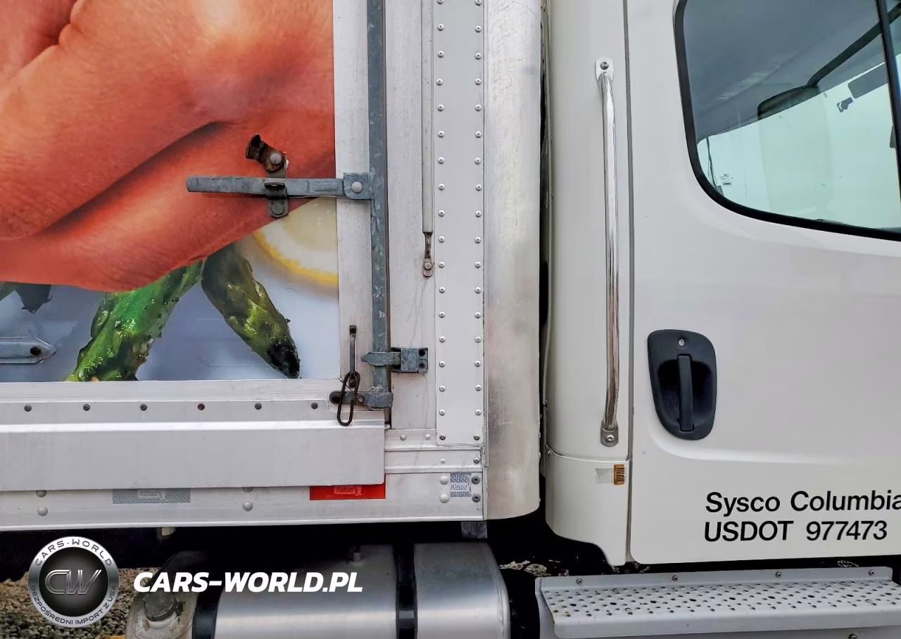 2018 Freightliner Business Class M2 Refrigerated Box Truck VIN:1FVACWFD8JHJM2161 - 11