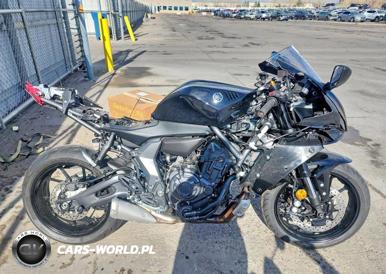 2025 Yamaha Yzfr7