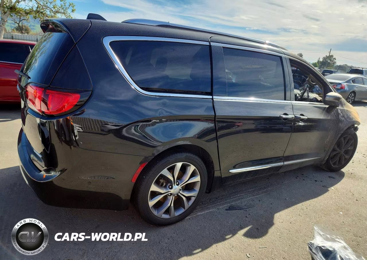 2017 Chrysler Pacifica Limited VIN:2C4RC1GG5HR622134 - 3