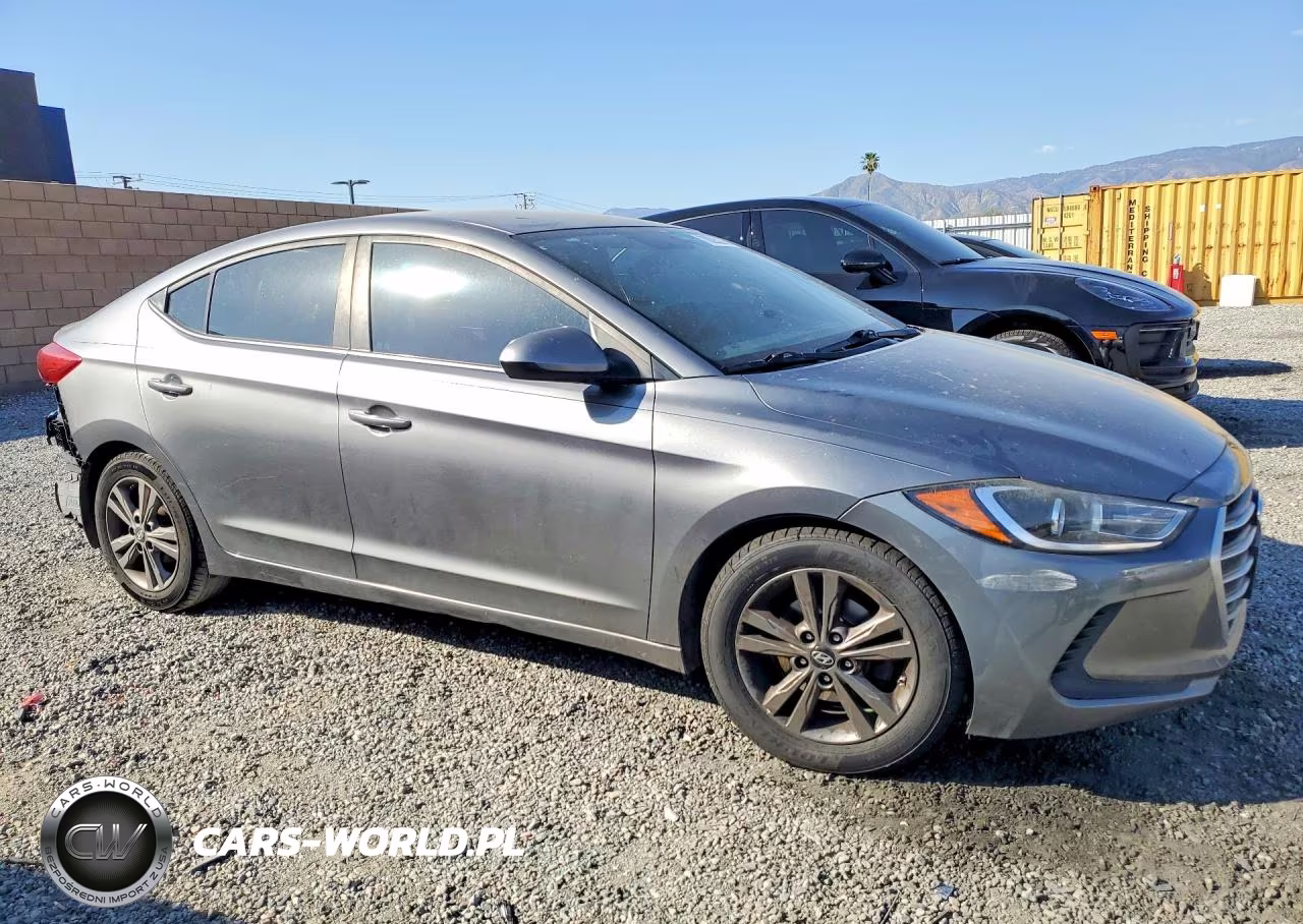 2018 Hyundai Elantra Sel VIN:5NPD84LF0JH357927 - 4