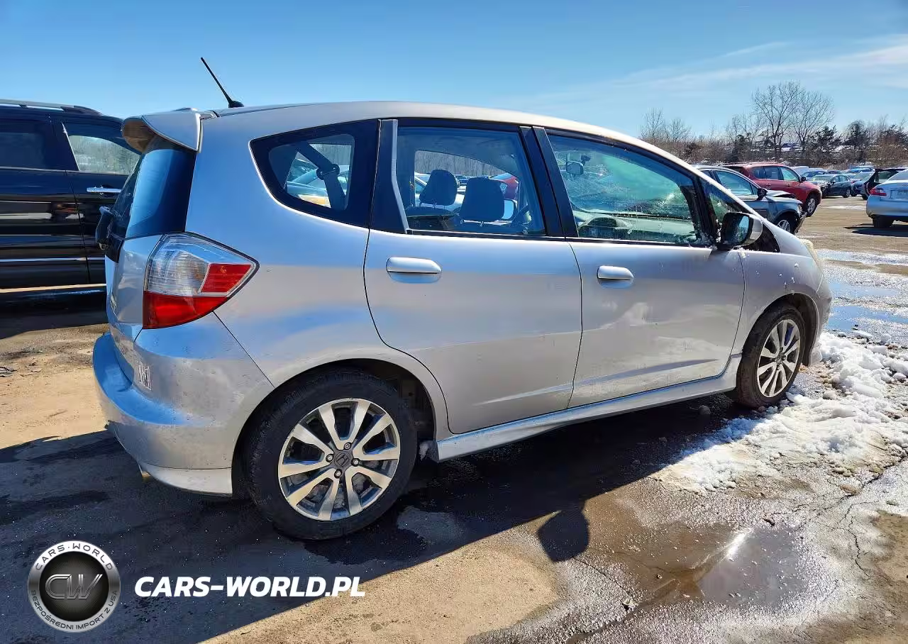 2012 Honda Fit Sport VIN:JHMGE8H59CC033224 - 3
