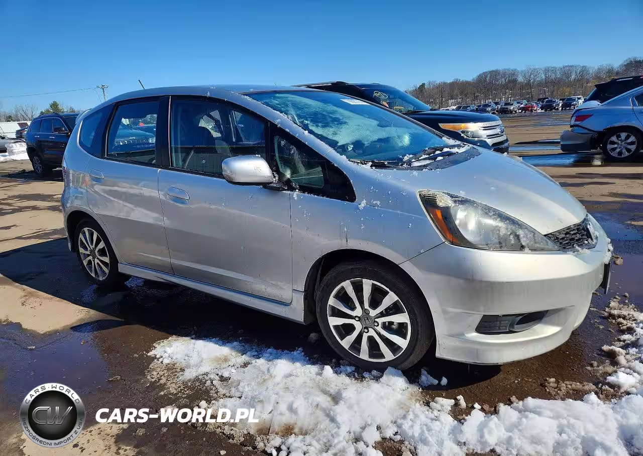 2012 Honda Fit Sport VIN:JHMGE8H59CC033224 - 4