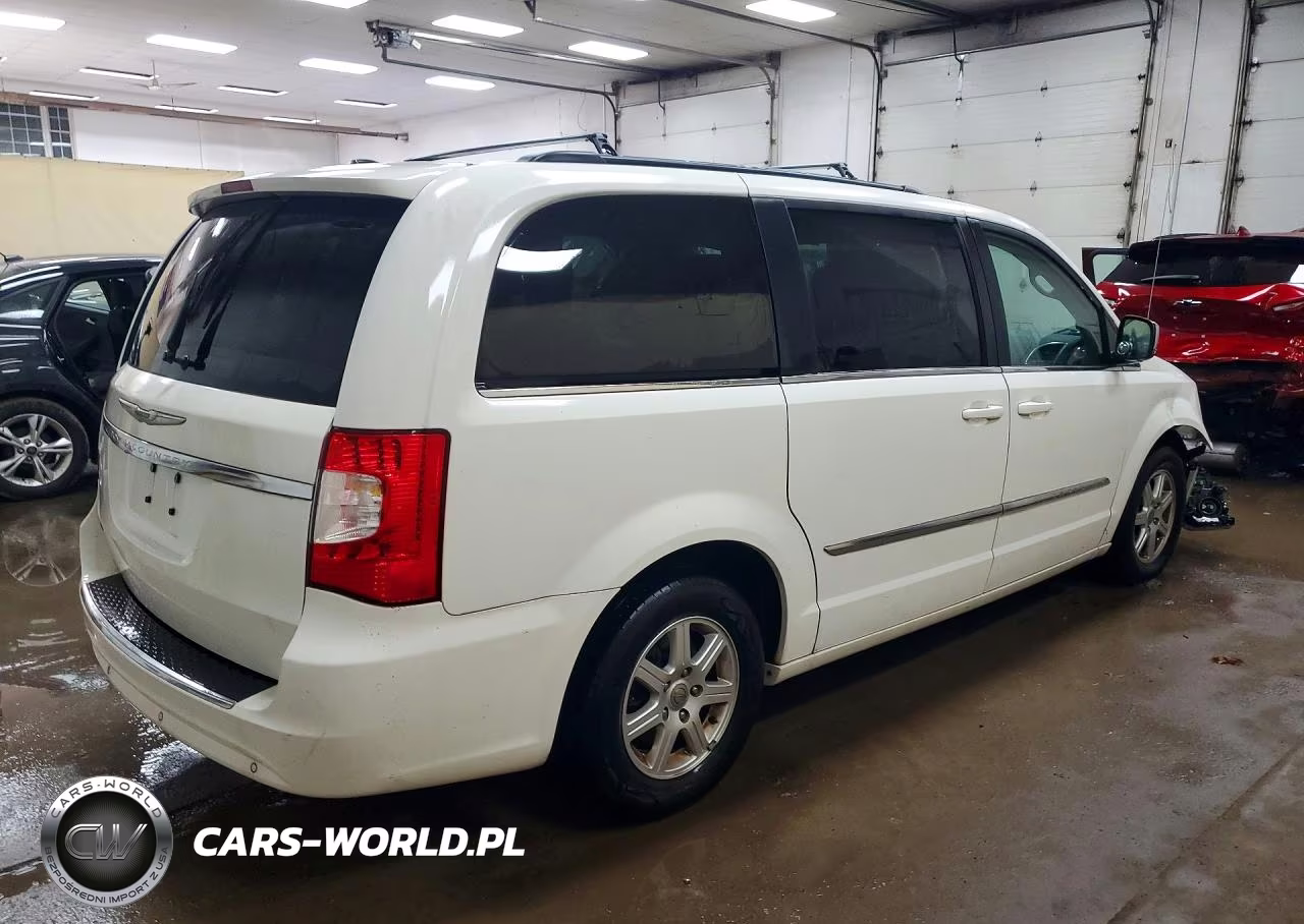 2011 Chrysler Town & Country Touring L VIN:2A4RR8DGXBR797105 - 3