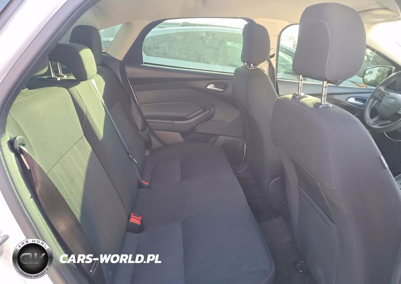 2018 Ford Focus Se VIN:1FADP3F2XJL217763 - 10