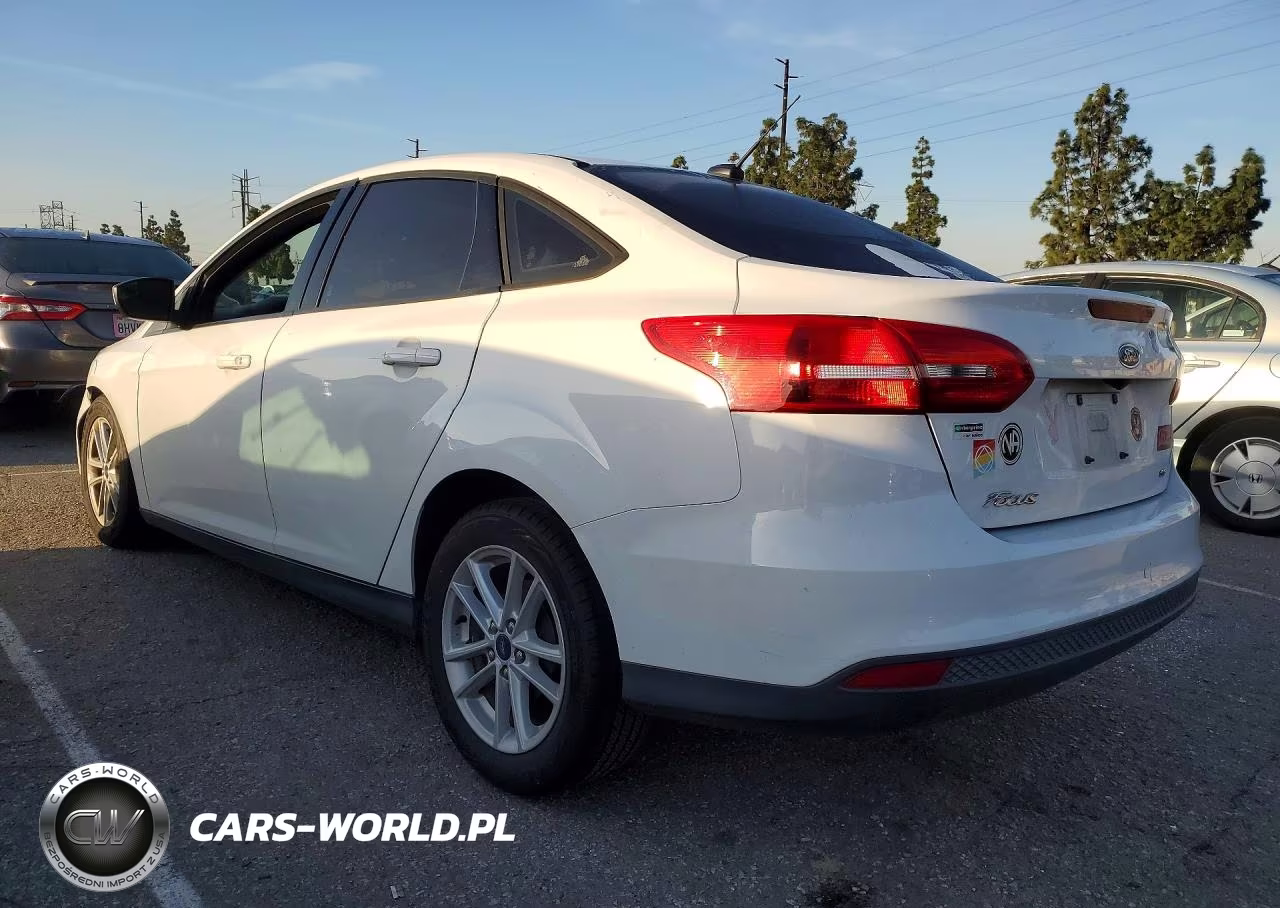 2018 Ford Focus Se VIN:1FADP3F2XJL217763 - 2