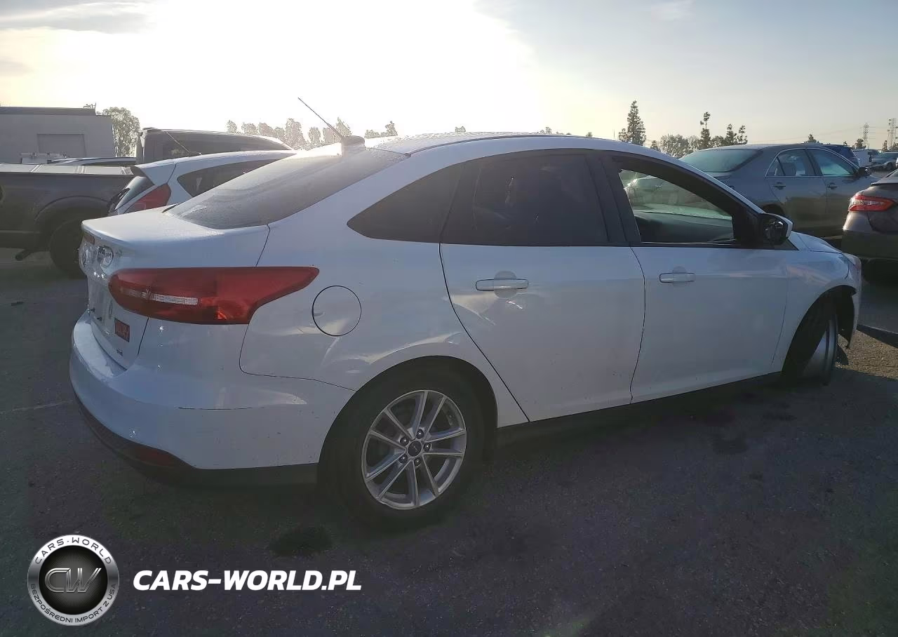 2018 Ford Focus Se VIN:1FADP3F2XJL217763 - 3