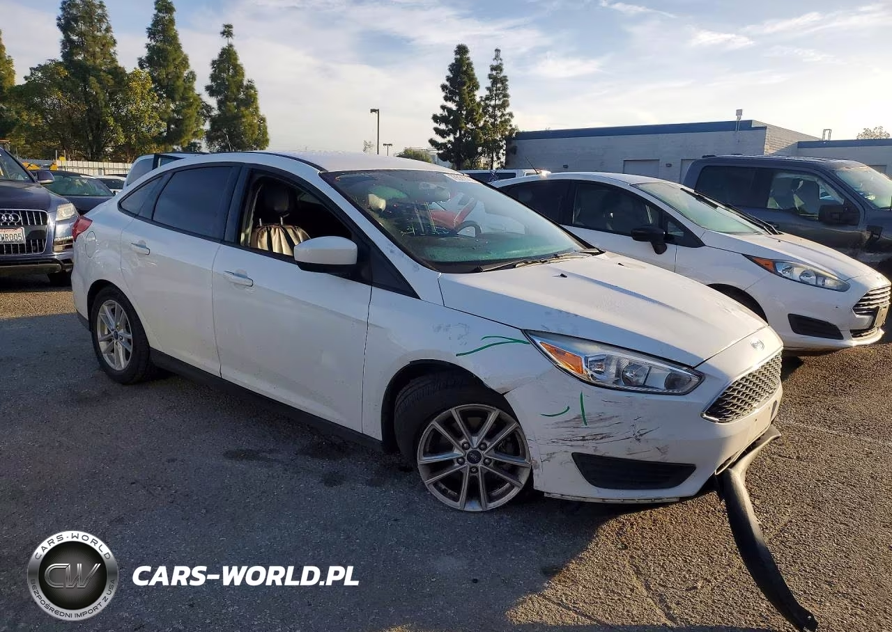 2018 Ford Focus Se VIN:1FADP3F2XJL217763 - 4