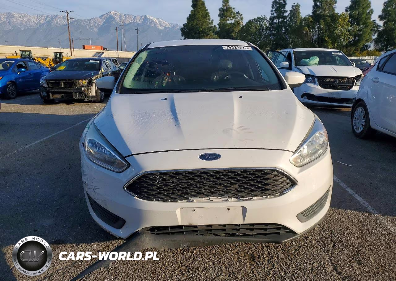 2018 Ford Focus Se VIN:1FADP3F2XJL217763 - 5