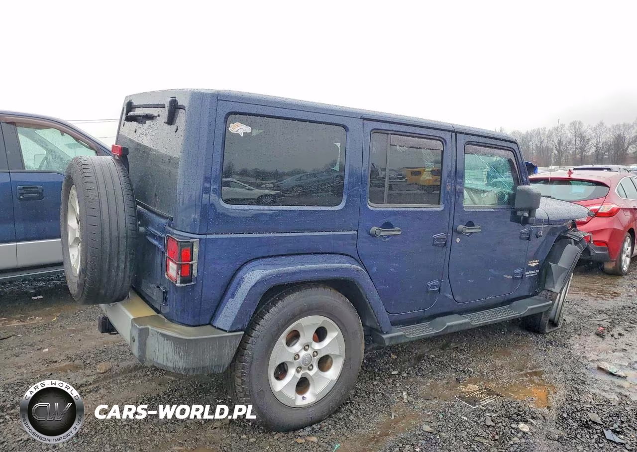 2013 Jeep Wrangler Unlimited Sahara VIN:1C4HJWEG8DL525983 - 3