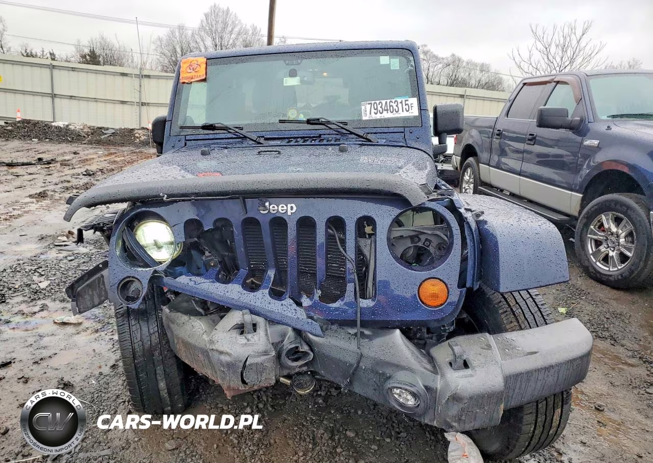 2013 Jeep Wrangler Unlimited Sahara VIN:1C4HJWEG8DL525983 - 5