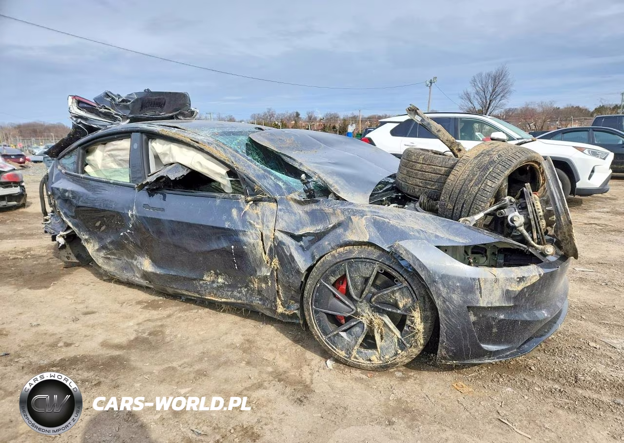 2025 Tesla Model 3 VIN:5YJ3E1ETXSF005637 - 4
