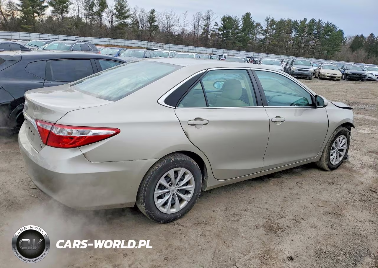 2016 Toyota Camry Le VIN:4T4BF1FK3GR568799 - 3