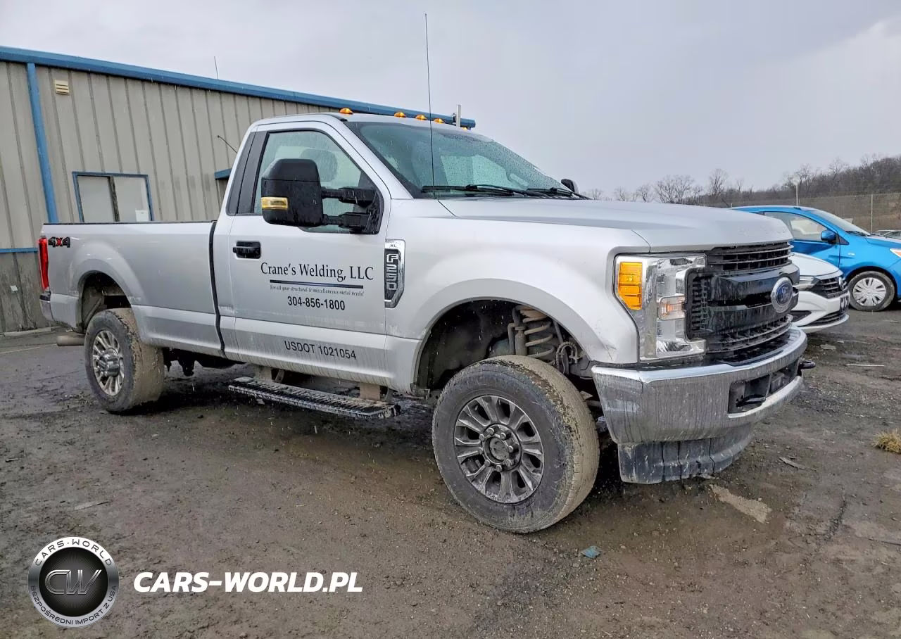 2017 Ford F250 Super Duty VIN:1FTBF2B61HEF44767 - 4