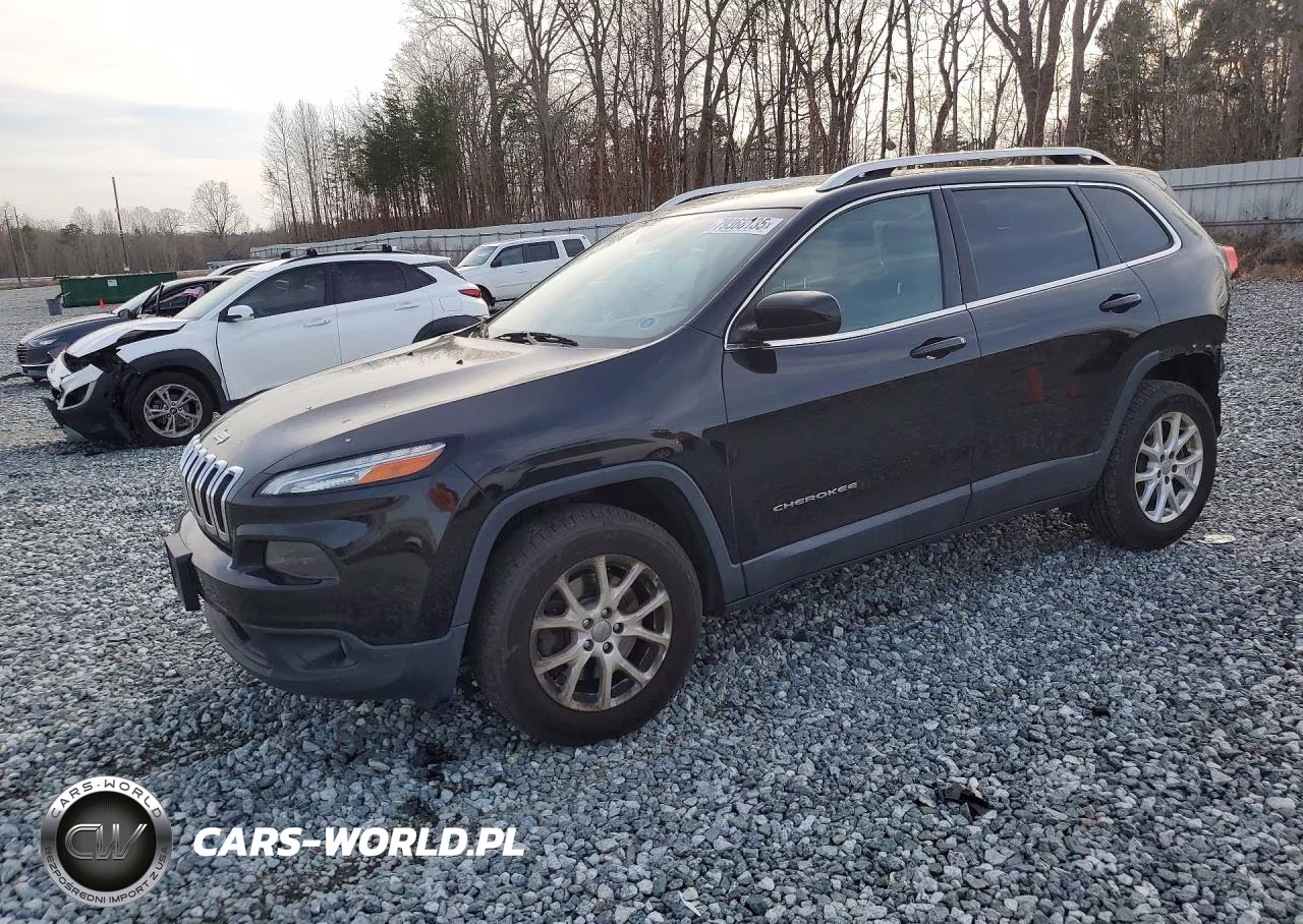 2018 Jeep Cherokee Latitude VIN:1C4PJMCB3JD563926 - 1
