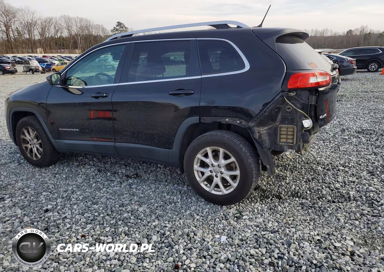 2018 Jeep Cherokee Latitude VIN:1C4PJMCB3JD563926 - 2