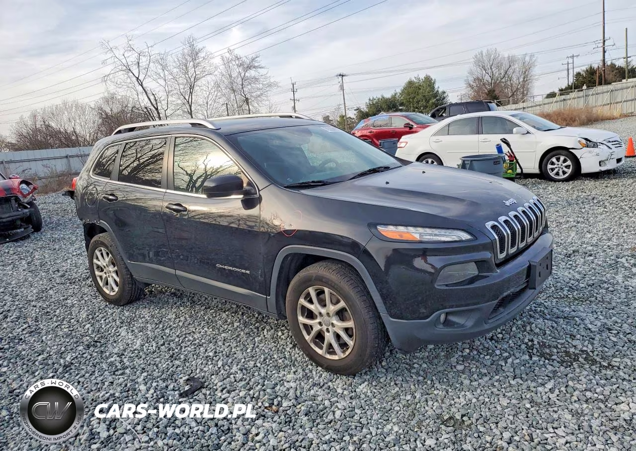 2018 Jeep Cherokee Latitude VIN:1C4PJMCB3JD563926 - 4