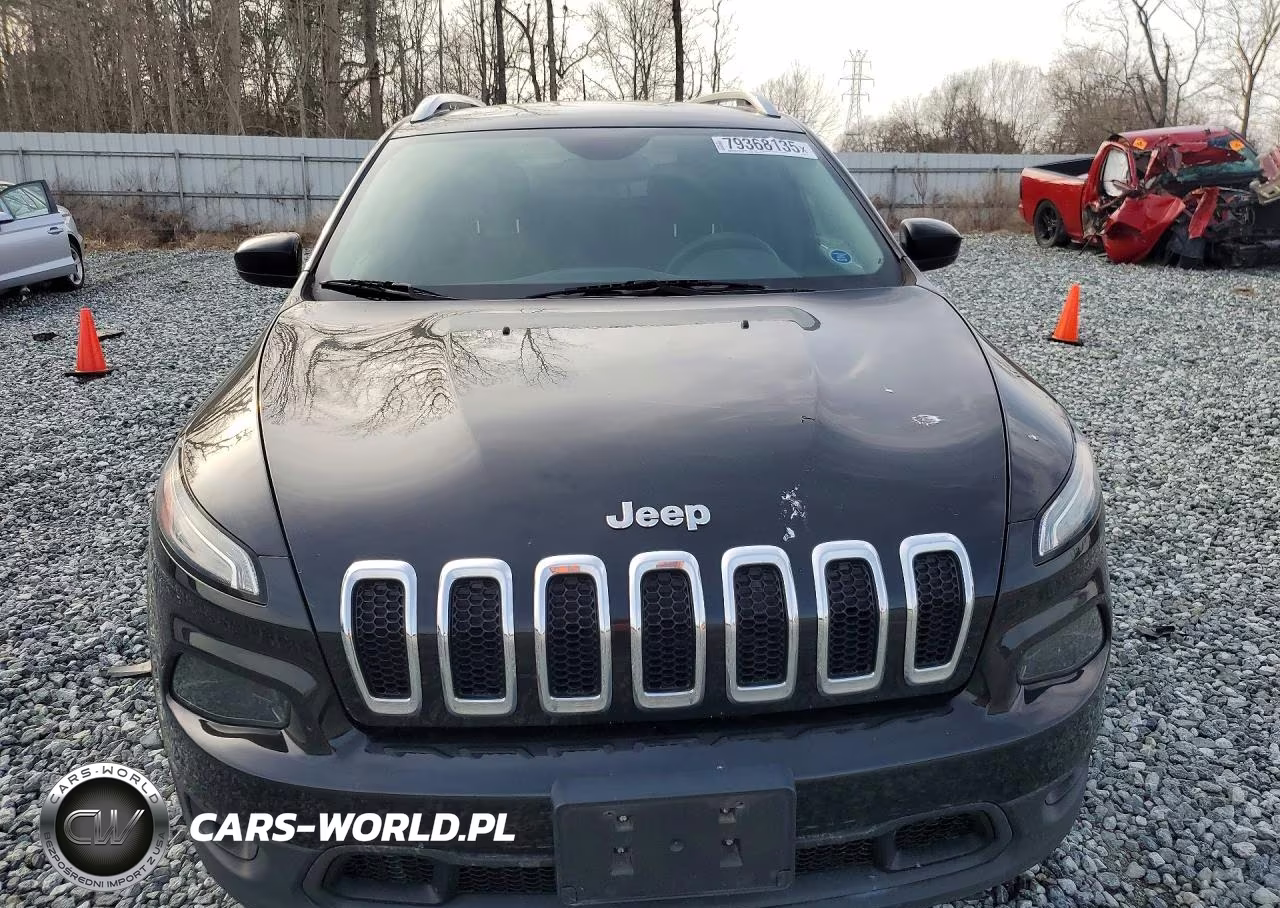 2018 Jeep Cherokee Latitude VIN:1C4PJMCB3JD563926 - 5