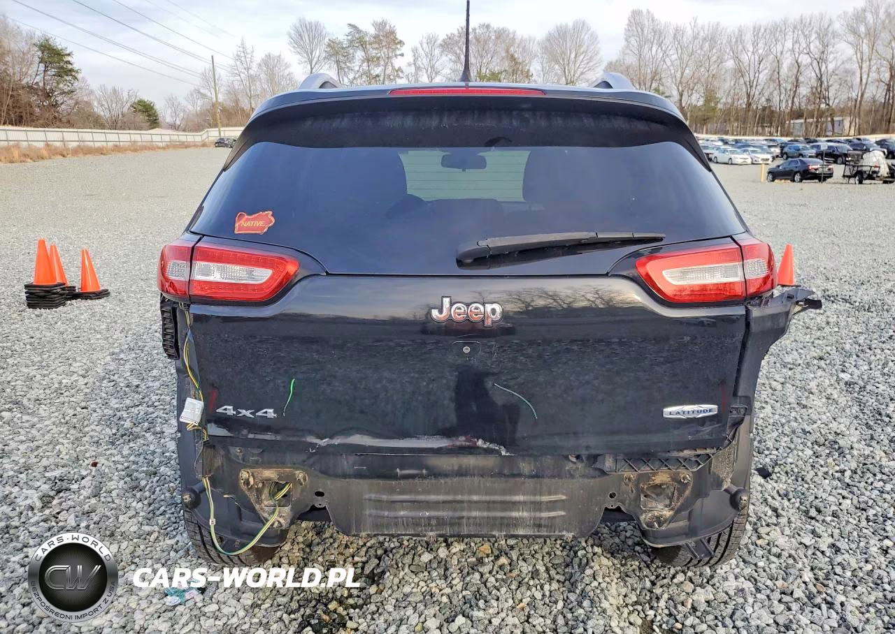 2018 Jeep Cherokee Latitude VIN:1C4PJMCB3JD563926 - 6