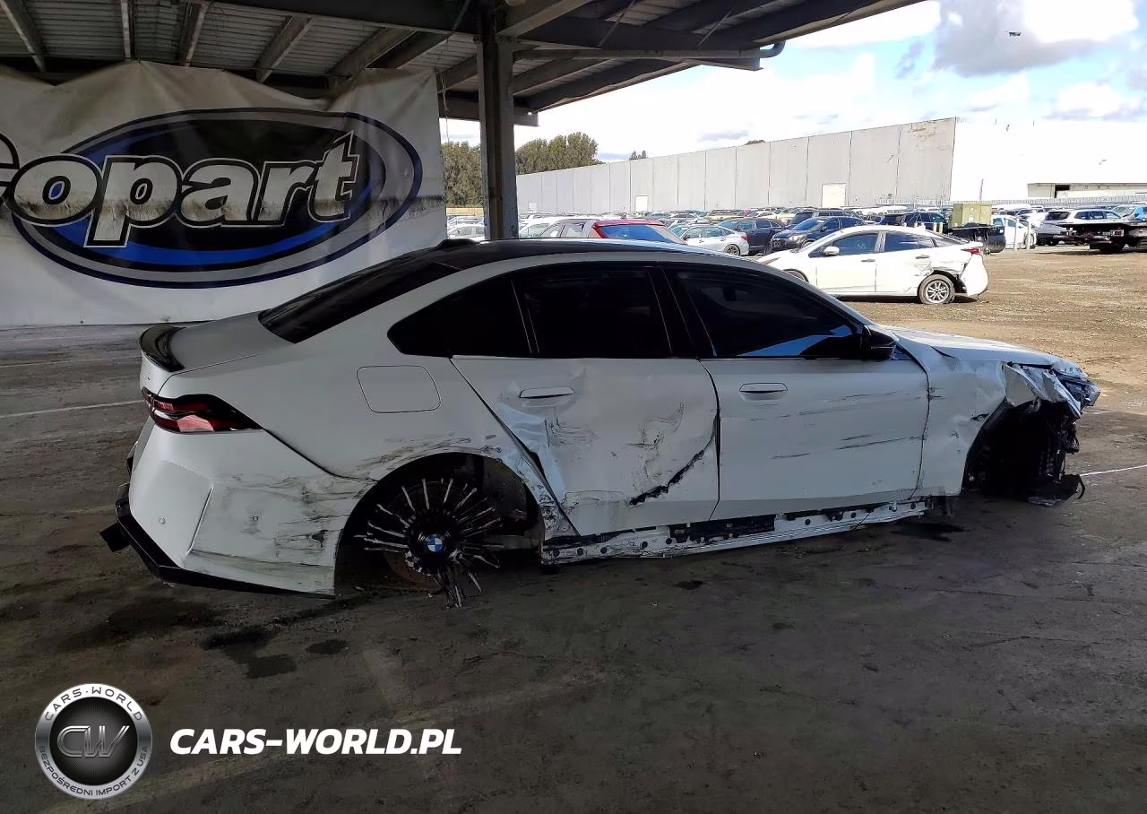 2025 BMW M5 VIN:WBS83FK01SCT27933 - 3