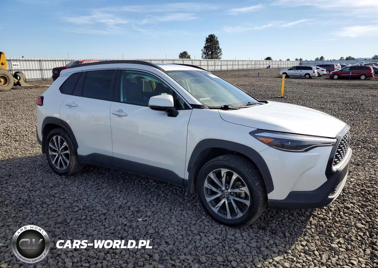 2022 Toyota Corolla Cross Xle VIN:7MUDAABGXNV010298 - 4