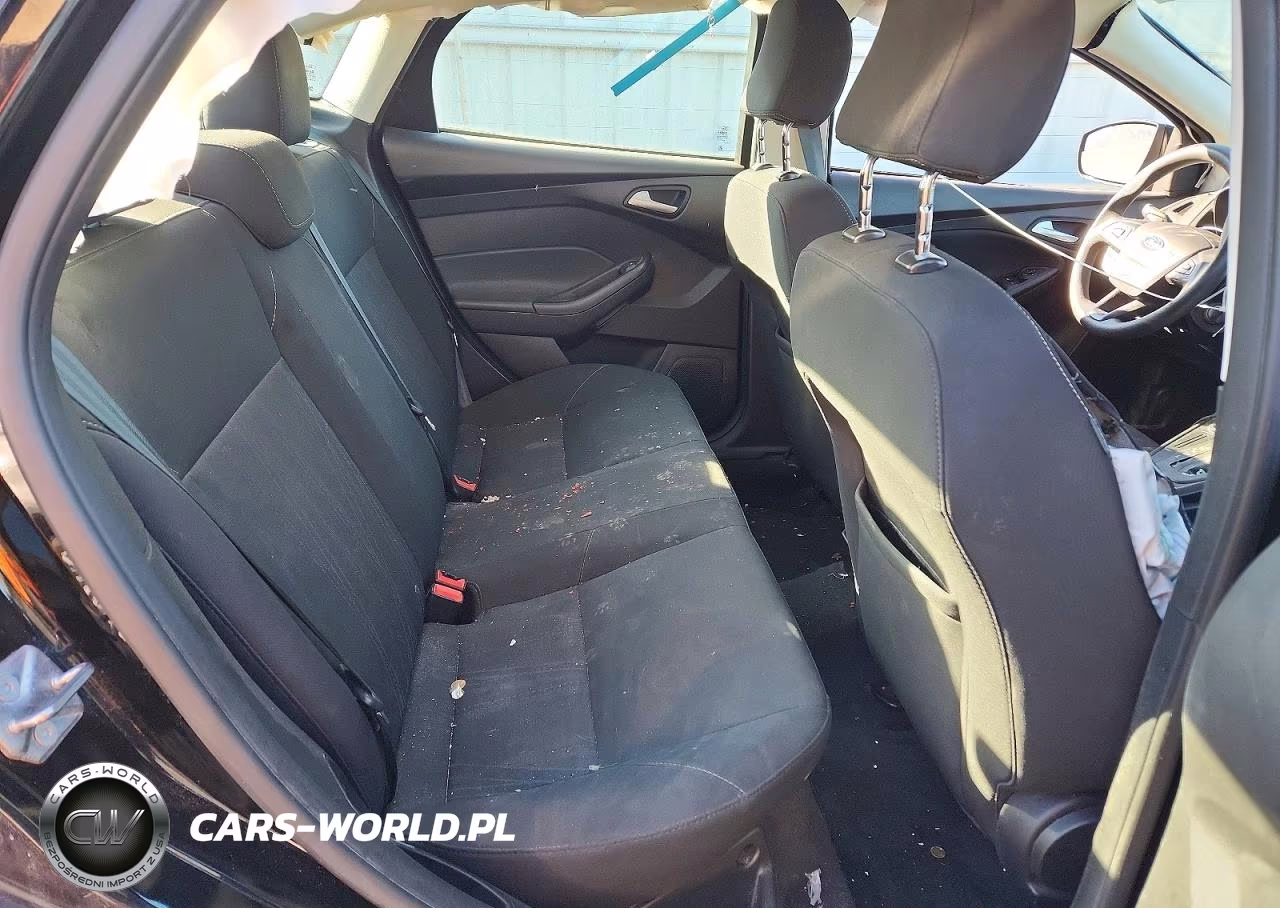 2017 Ford Focus Se VIN:1FADP3F28HL323414 - 10