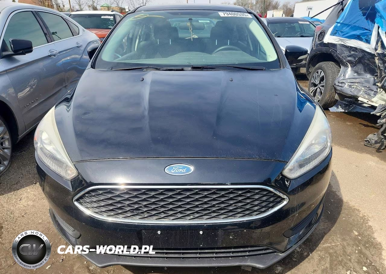 2017 Ford Focus Se VIN:1FADP3F28HL323414 - 5