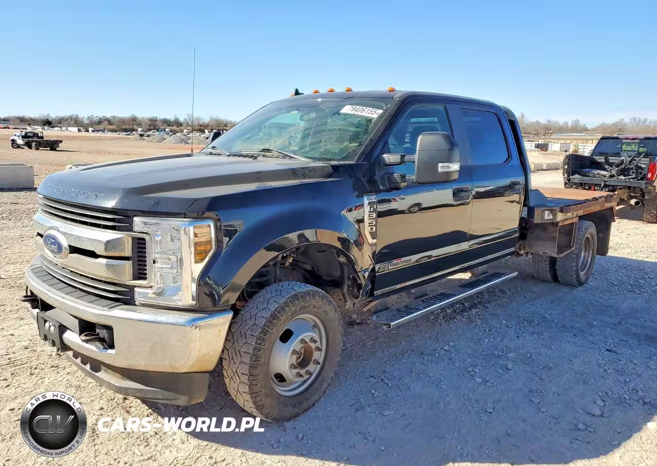 2019 Ford F350 Super Duty Flatbed Truck