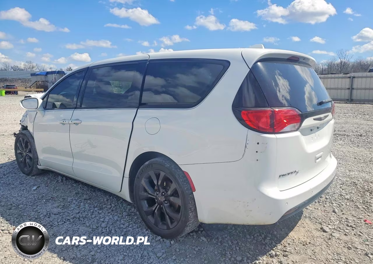 2018 Chrysler Pacifica Touring Plus VIN:2C4RC1FG7JR365517 - 2