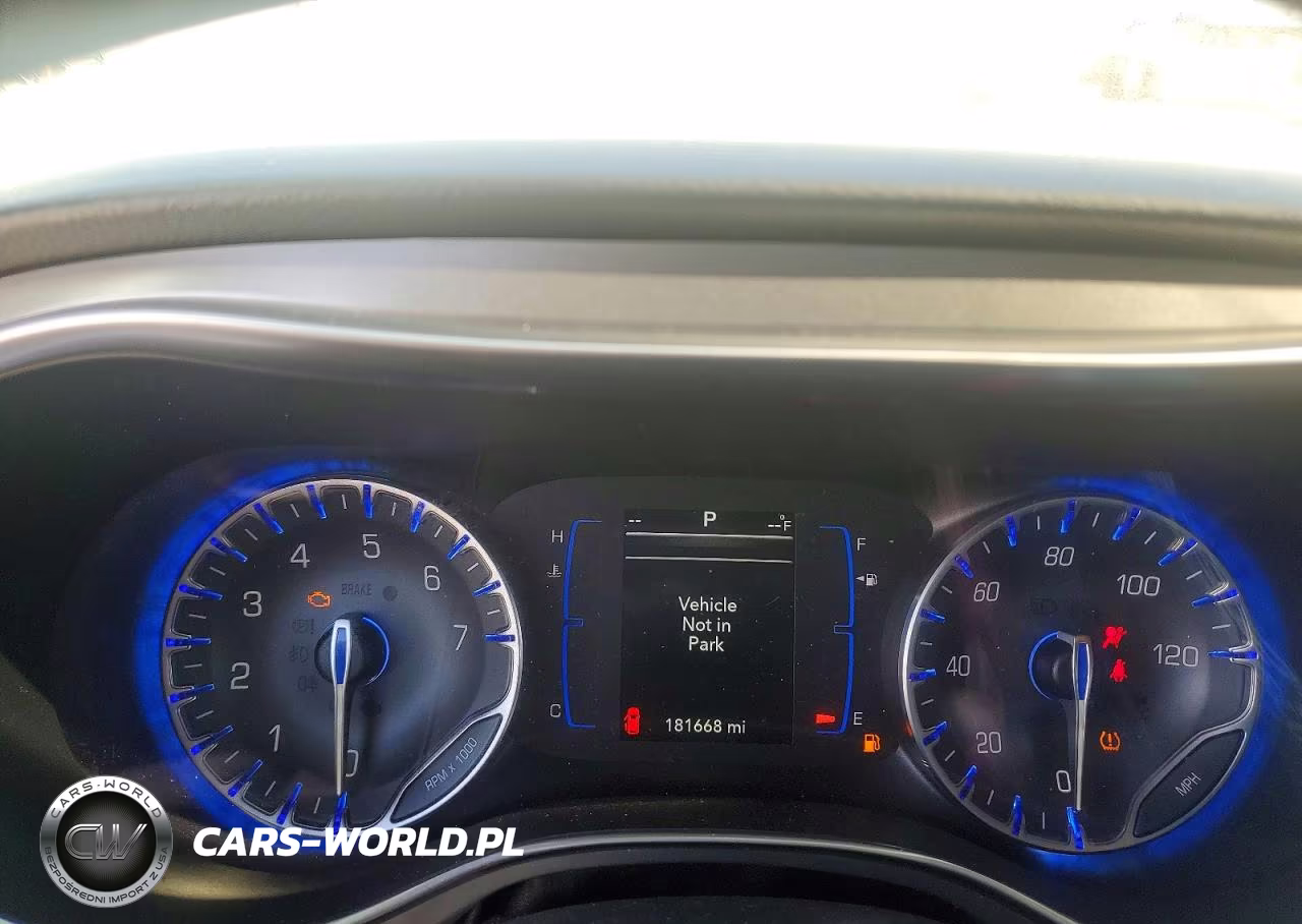2018 Chrysler Pacifica Touring Plus VIN:2C4RC1FG7JR365517 - 9