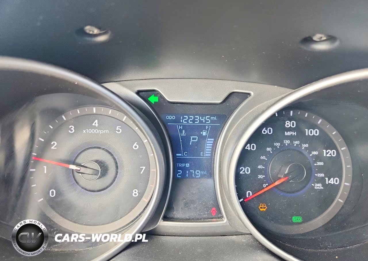2016 Hyundai Veloster Base VIN:KMHTC6AD3GU300798 - 9