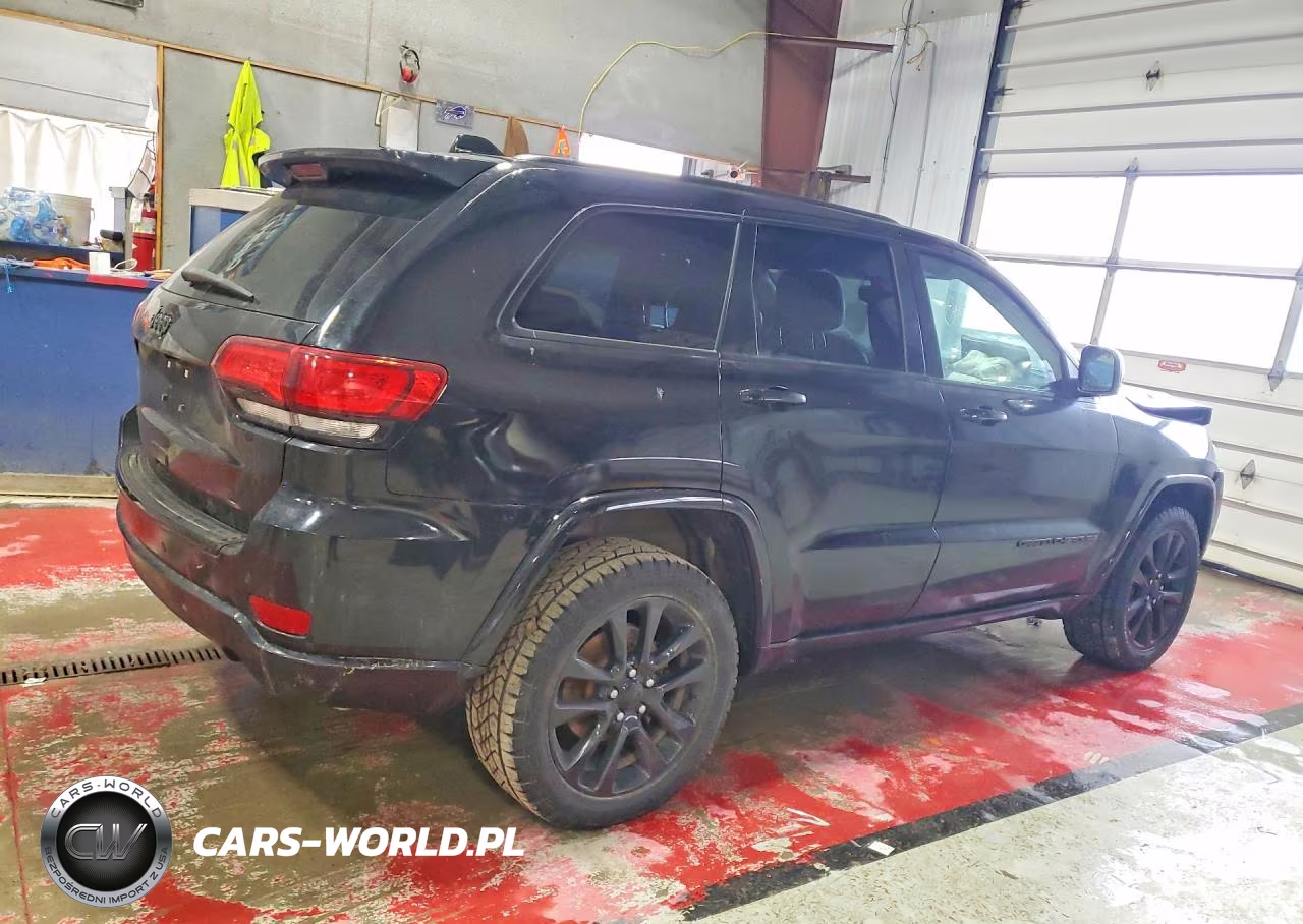 2017 Jeep Grand Cherokee Laredo VIN:1C4RJFAG7HC733790 - 3