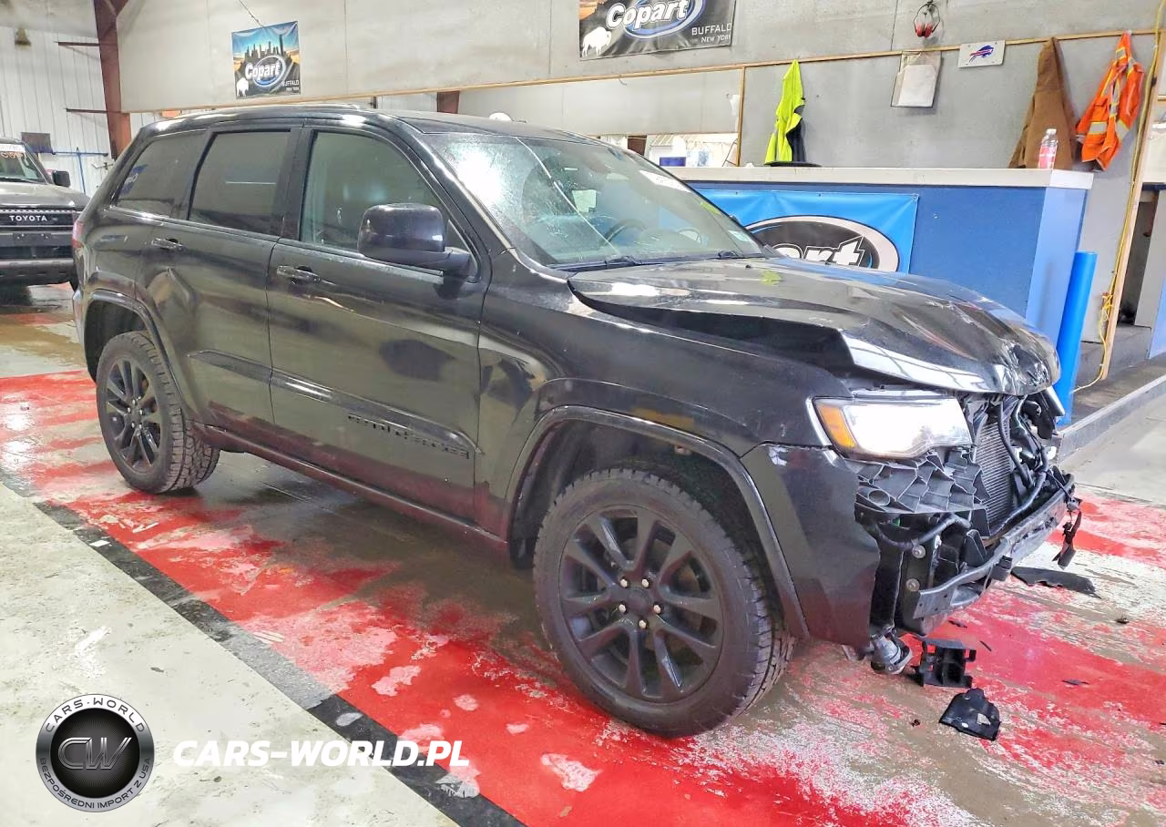2017 Jeep Grand Cherokee Laredo VIN:1C4RJFAG7HC733790 - 4