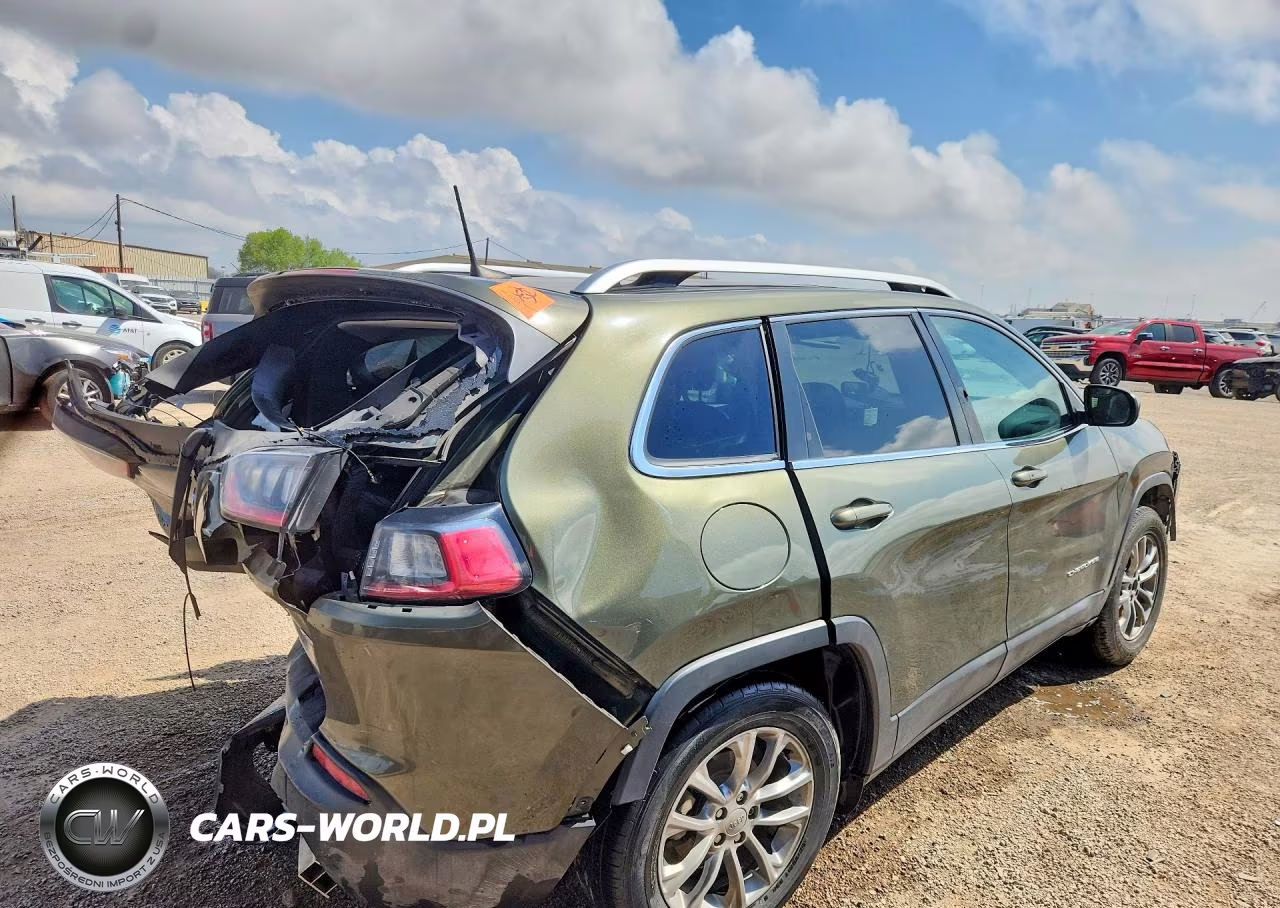 2019 Jeep Cherokee Latitude Plus VIN:1C4PJLLB5KD221082 - 3
