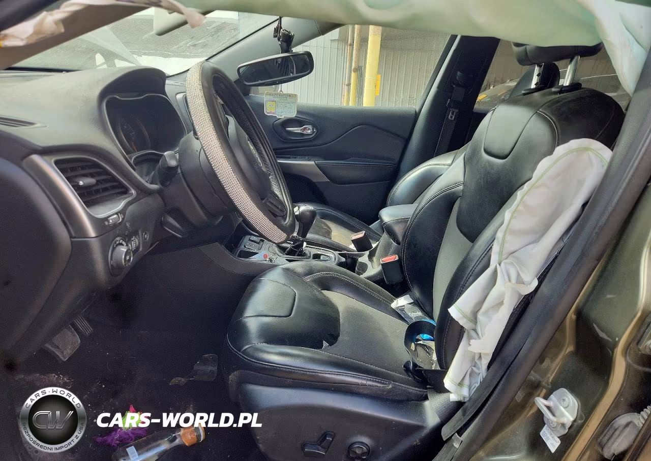 2019 Jeep Cherokee Latitude Plus VIN:1C4PJLLB5KD221082 - 7