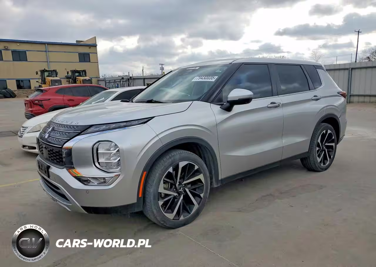 2023 Mitsubishi Outlander Se