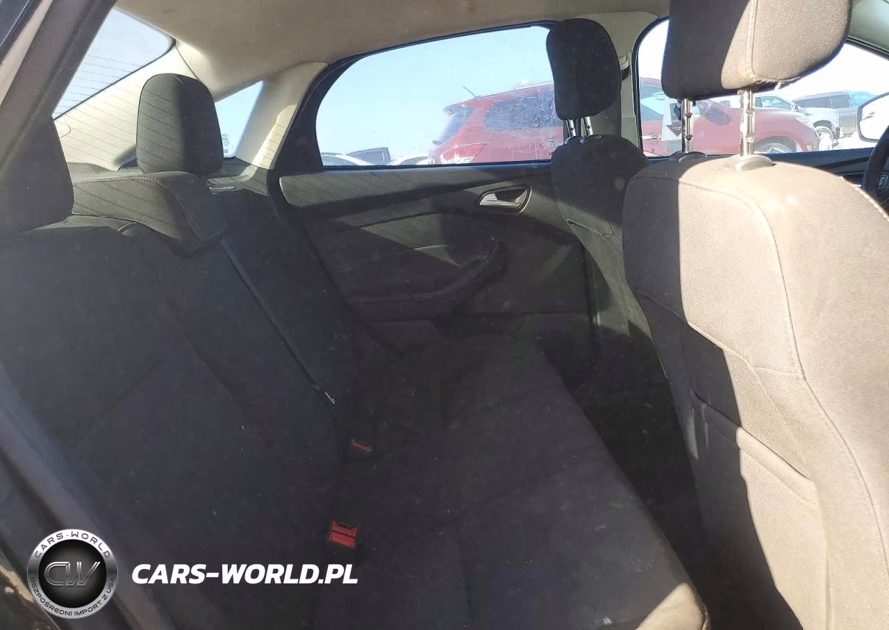 2018 Ford Focus Se VIN:1FADP3FE6JL311360 - 10