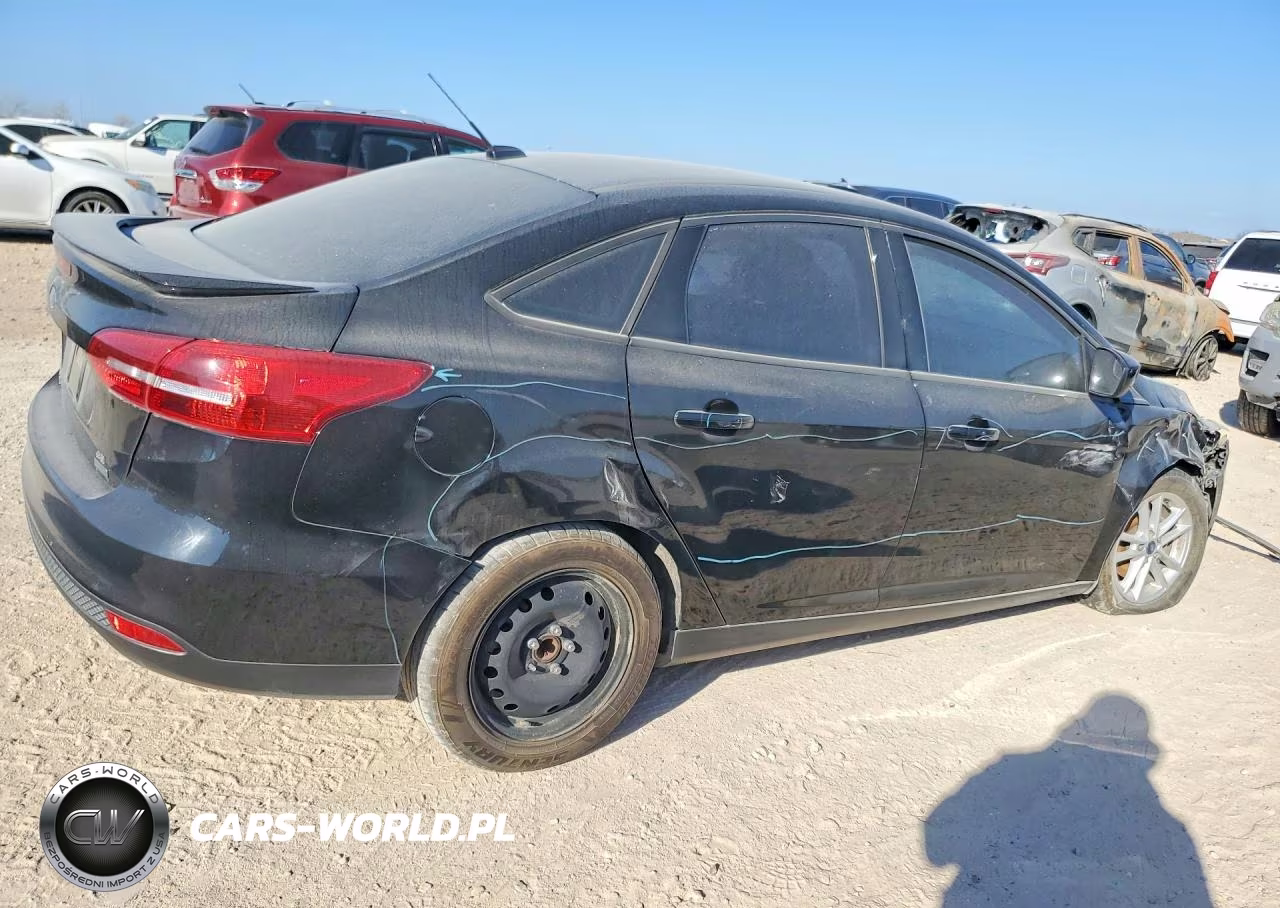 2018 Ford Focus Se VIN:1FADP3FE6JL311360 - 3
