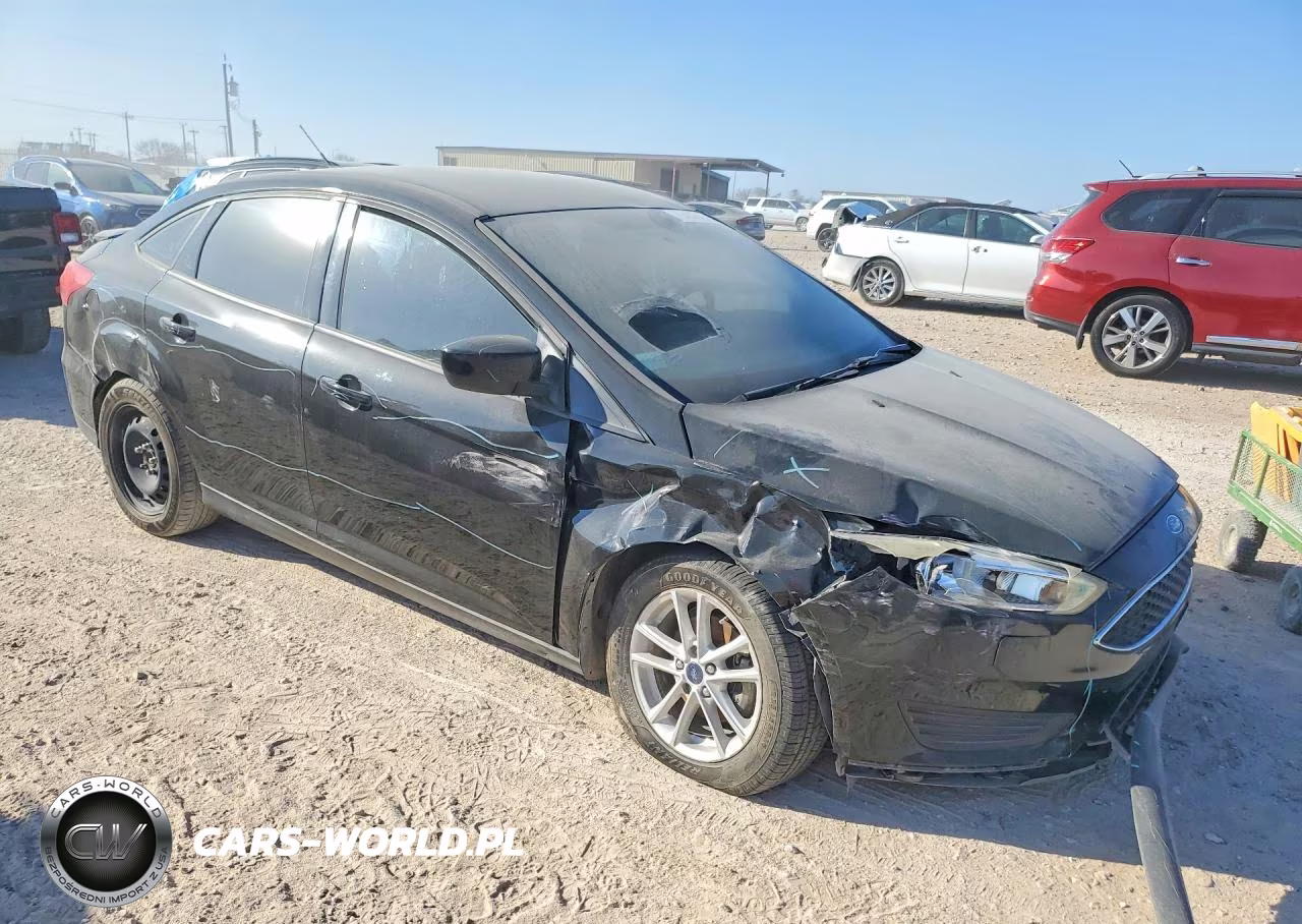 2018 Ford Focus Se VIN:1FADP3FE6JL311360 - 4