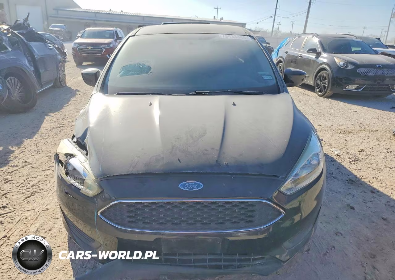 2018 Ford Focus Se VIN:1FADP3FE6JL311360 - 5
