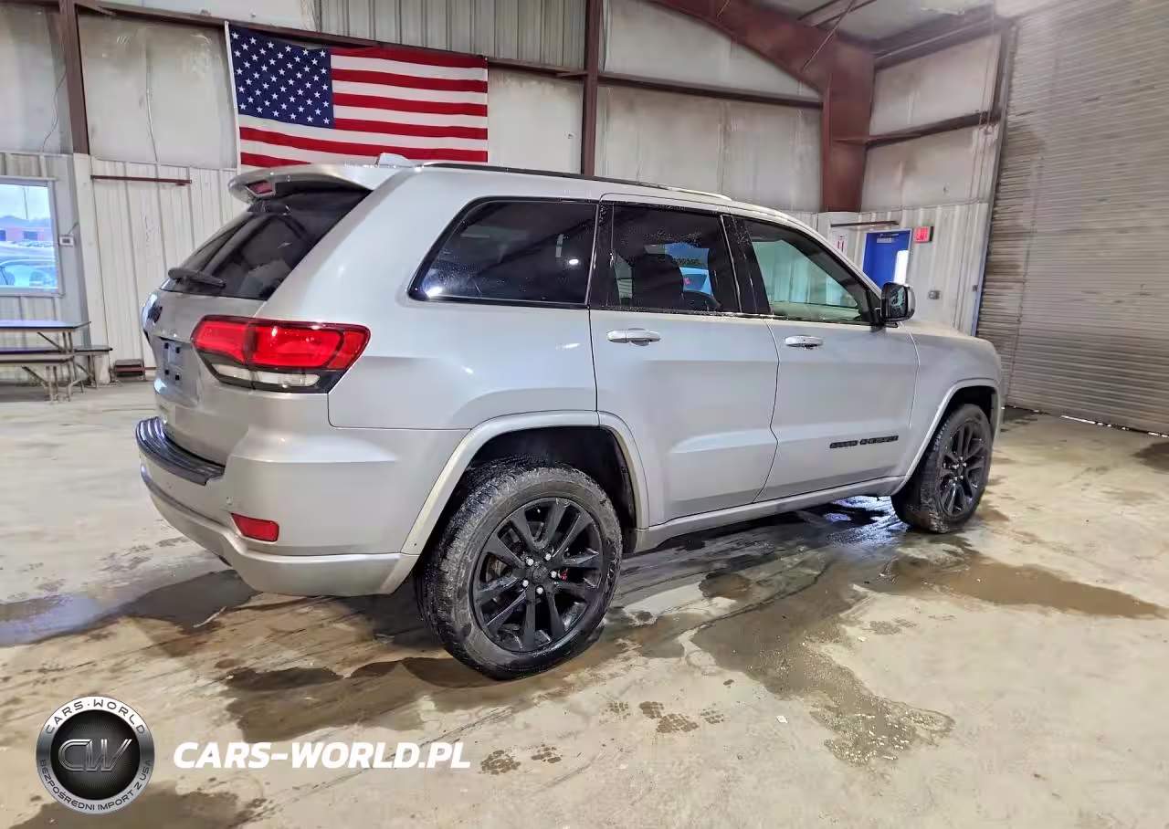 2019 Jeep Grand Cherokee Laredo VIN:1C4RJFAGXKC729983 - 3