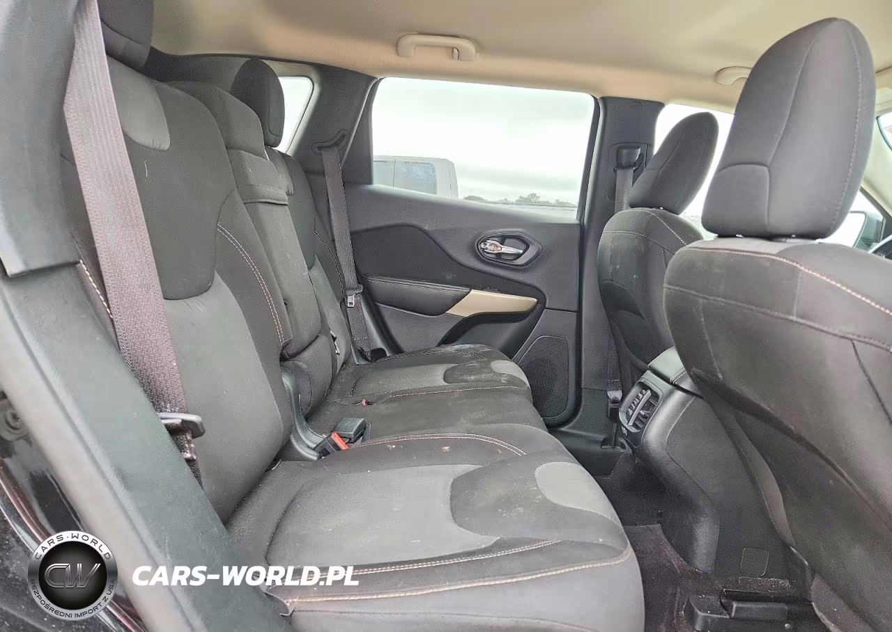 2018 Jeep Cherokee VIN:1C4PJLCX7JD528134 - 11