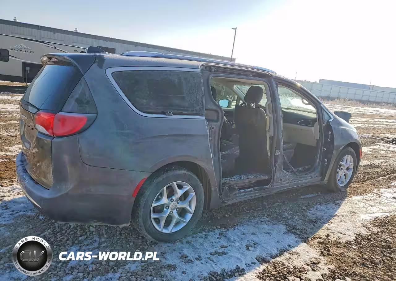 2020 Chrysler Pacifica Touring L VIN:2C4RC1BG4LR109893 - 3