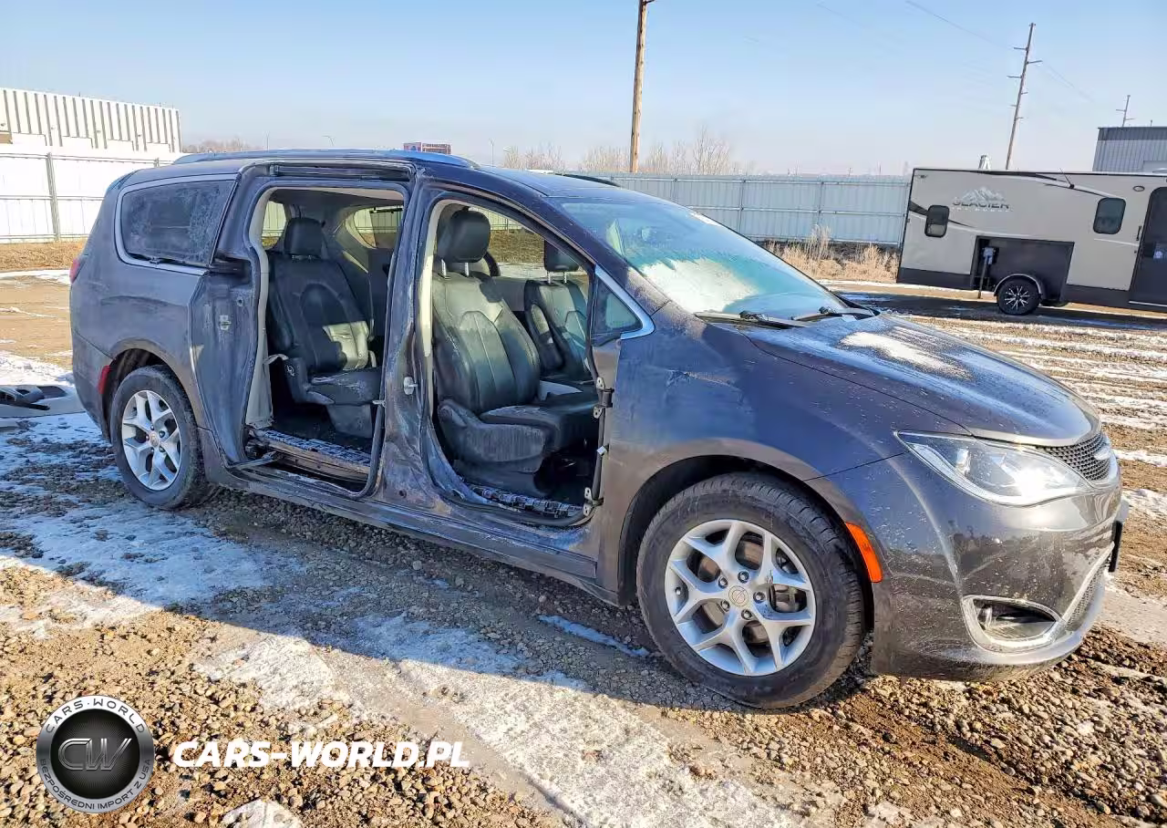 2020 Chrysler Pacifica Touring L VIN:2C4RC1BG4LR109893 - 4