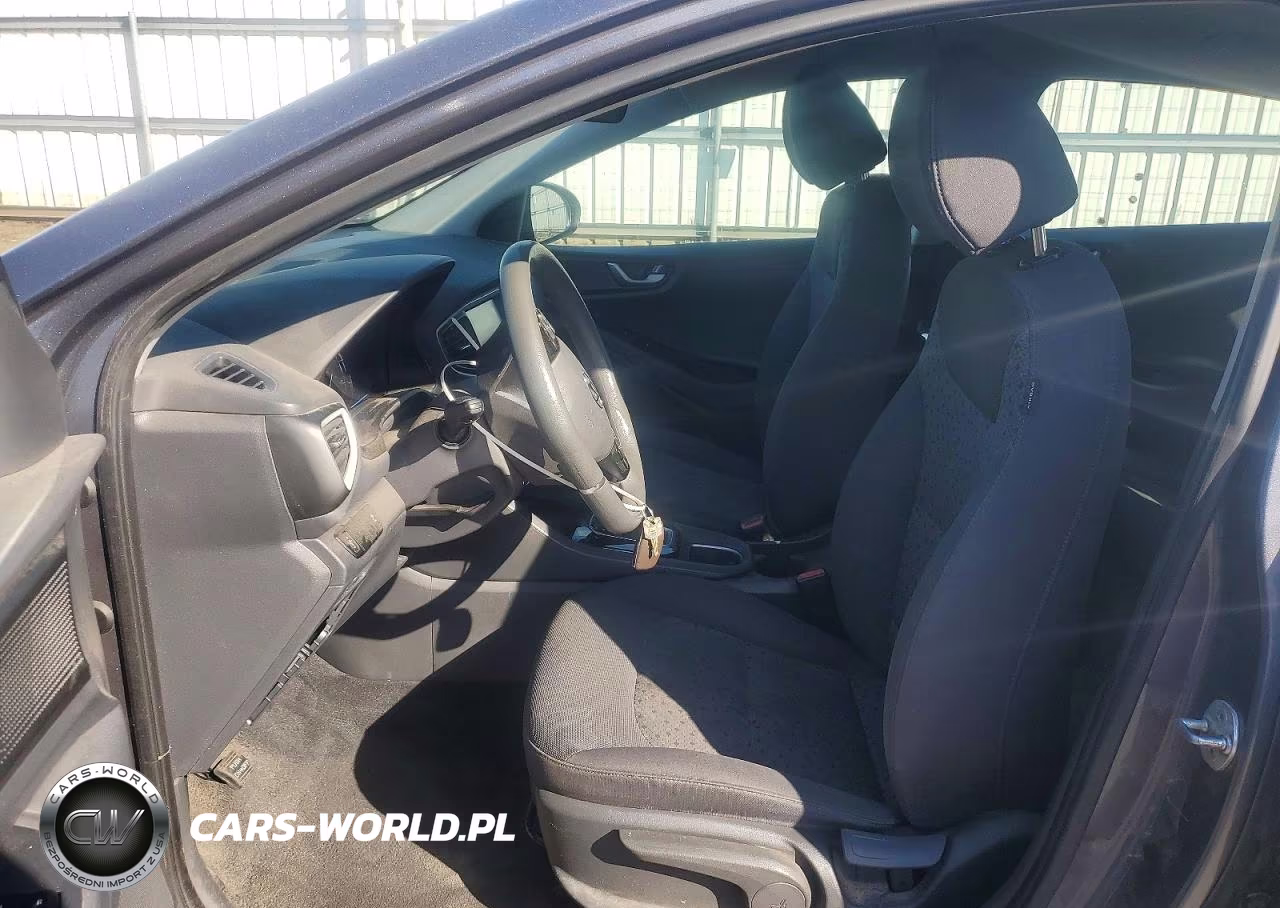 2018 Hyundai Ioniq Hybrid Blue VIN:KMHC65LC7JU075315 - 7