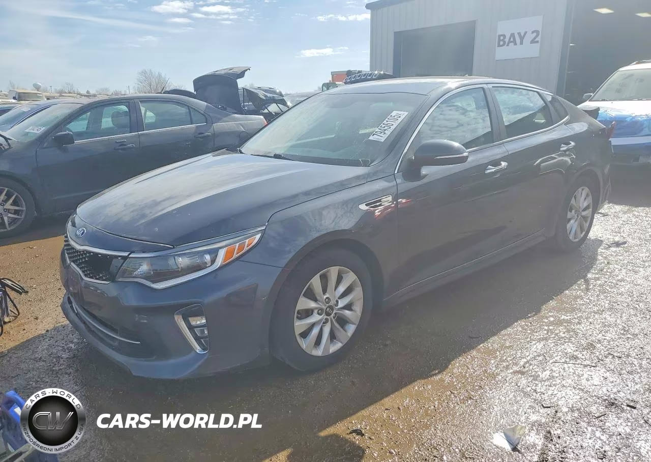 2018 Kia Optima S VIN:5XXGT4L38JG206105 - 1
