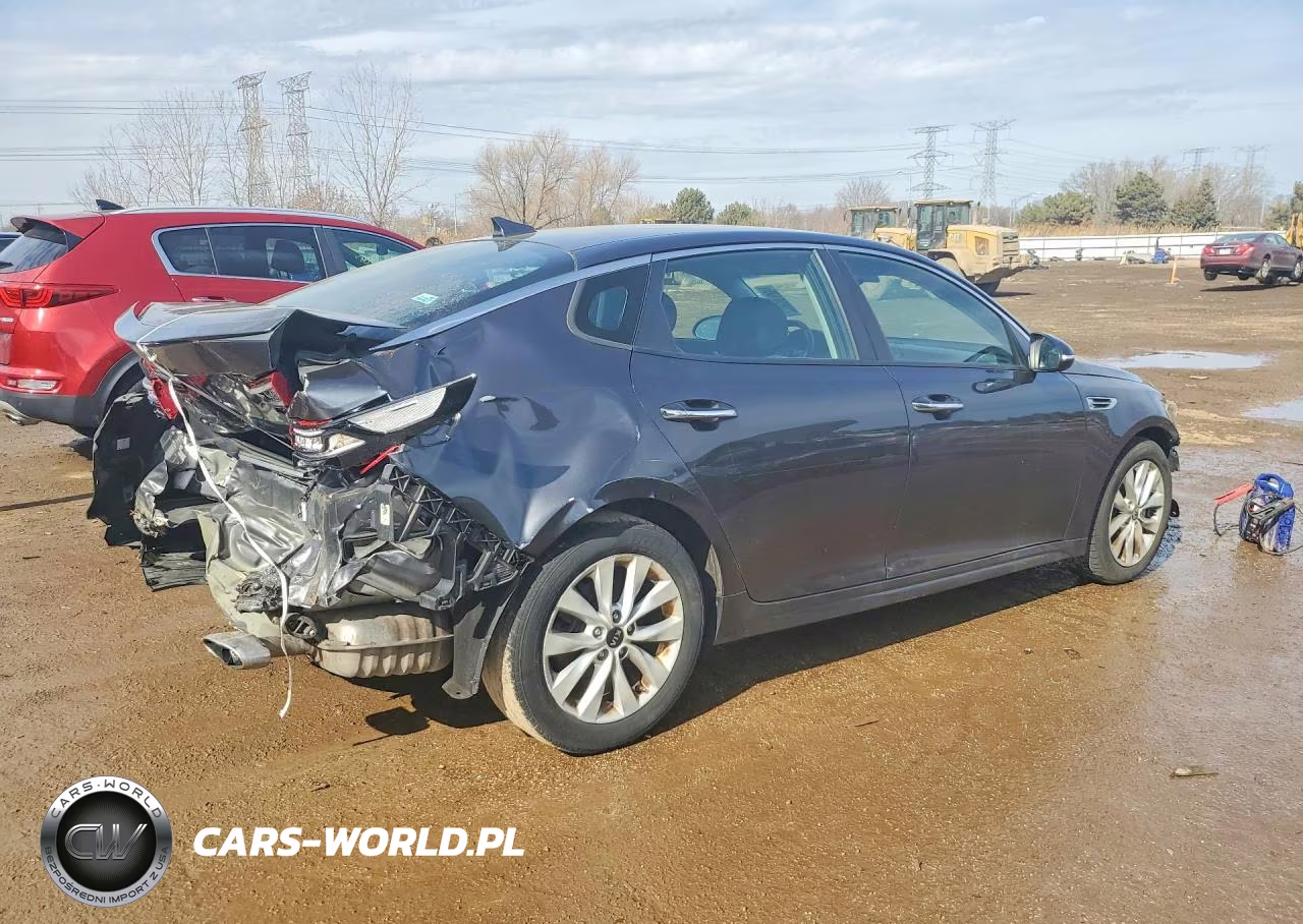 2018 Kia Optima S VIN:5XXGT4L38JG206105 - 3