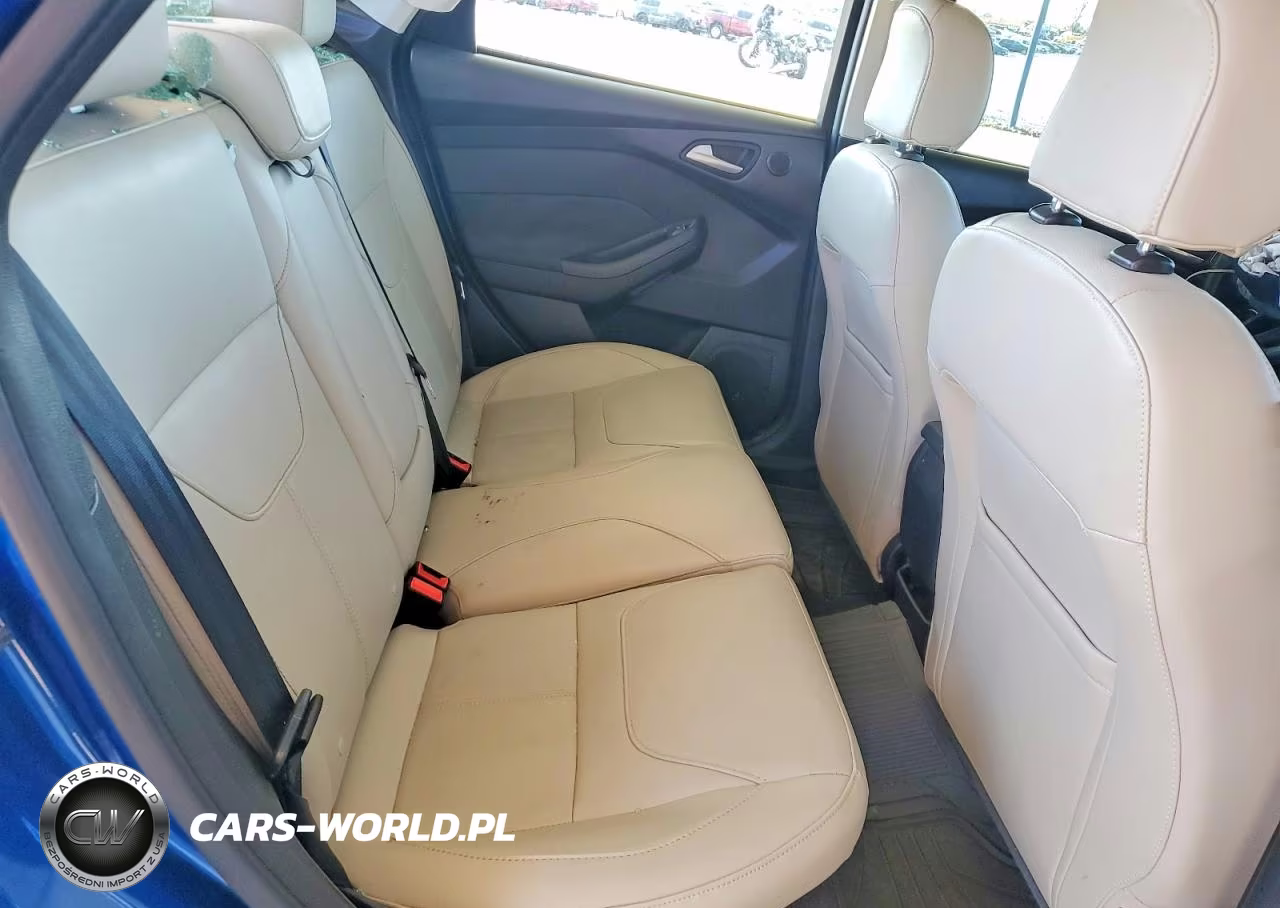 2018 Ford Focus Titanium VIN:1FADP3J23JL220690 - 10